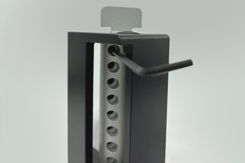 ネオジム磁石部分の裏側に六角レンチを差し込んで回す